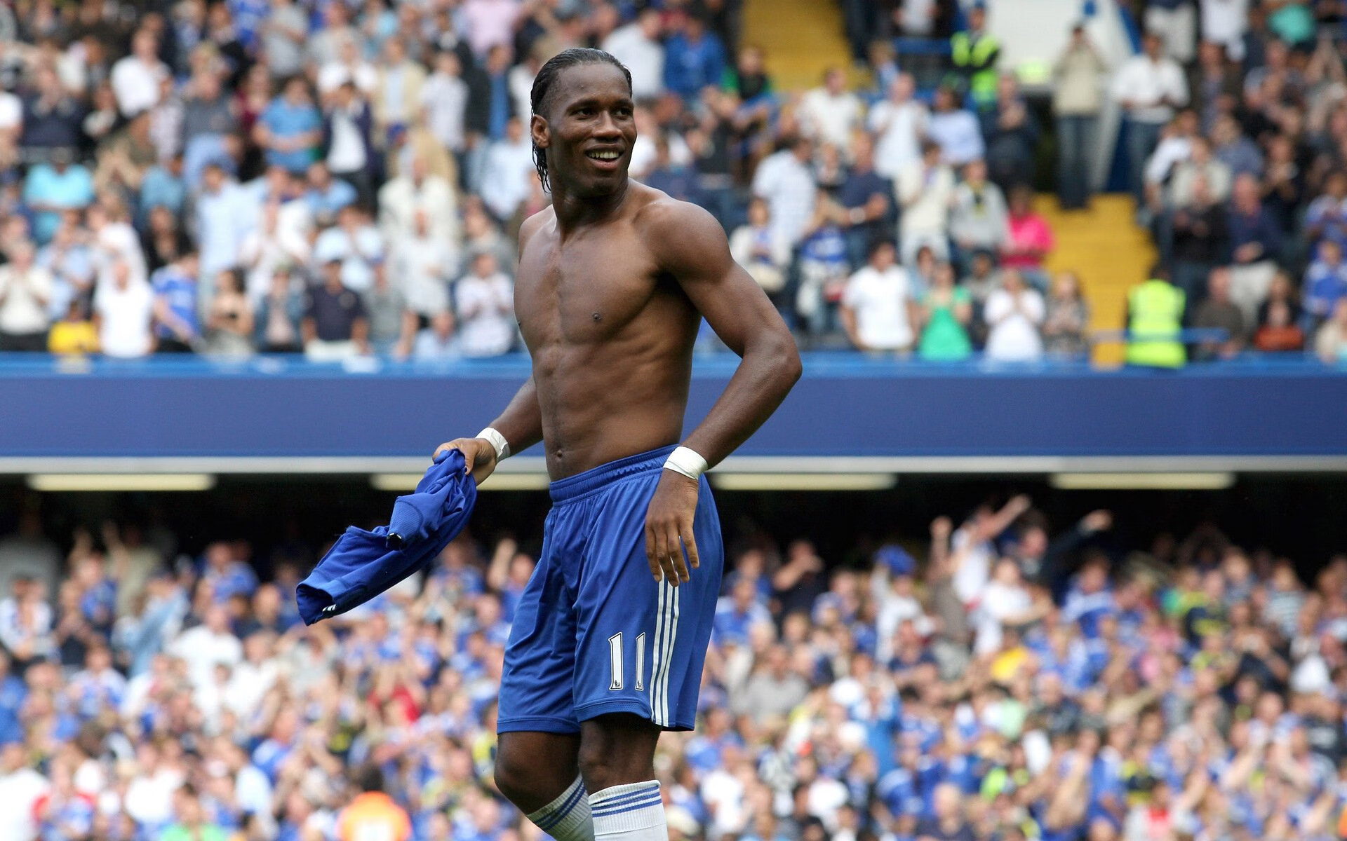 主场比赛安保加强增加观众通道提高安全与流通效率，比赛场合观众需注意什么